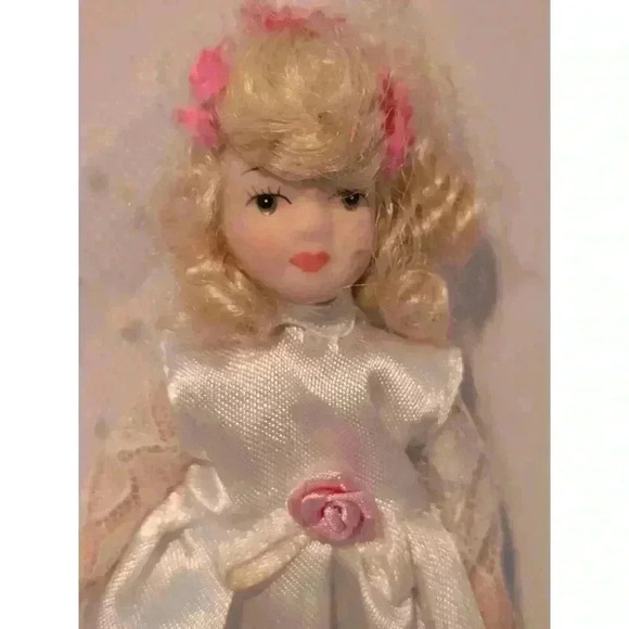 Unbranded porcelain Doll White‎ Pink - Picture 2 of 5